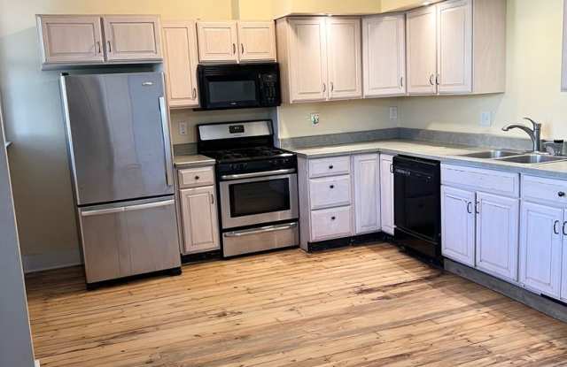 Newly Remodeled 3 or 4 Bedroom in Swissvale- Very Spacious with Refinished Original Hardwood Floors! Gallery 3