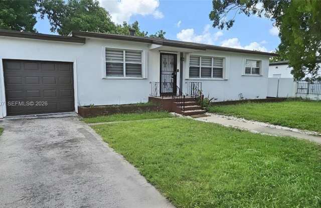18011 NW 6TH PL MIAMI GARDENS, FL 33169 Gallery 1