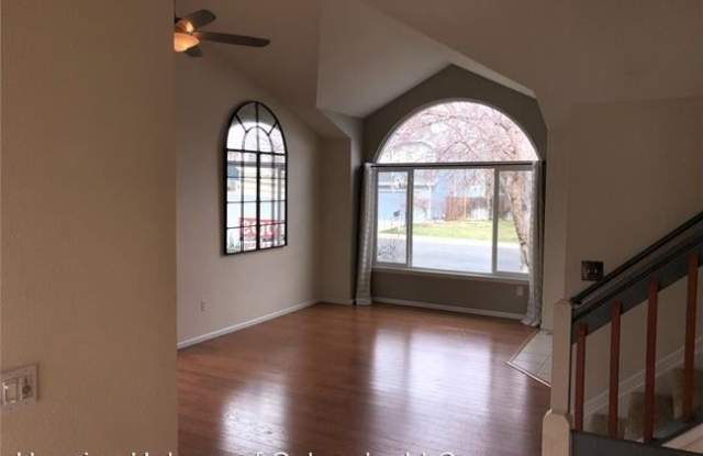 240 South Lark Avenue Gallery 2