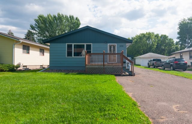 1220 43 1/2 Ave Ne - 1220 43 1/2 Avenue Northeast, Columbia Heights, MN 55421