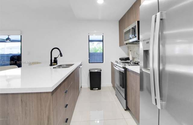 320 NW 13th Court 320, Florida City, FL 33034 photos photos