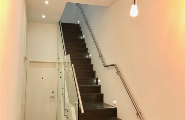 86 ESSEX ST Gallery 2
