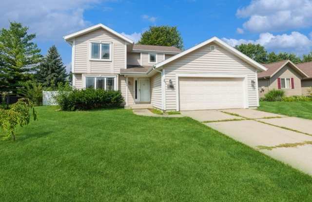 FINISHED BASEMENT WITH FENCED YARD! 4 Bedroom, 3.5 Bathroom Home in Ames photos photos