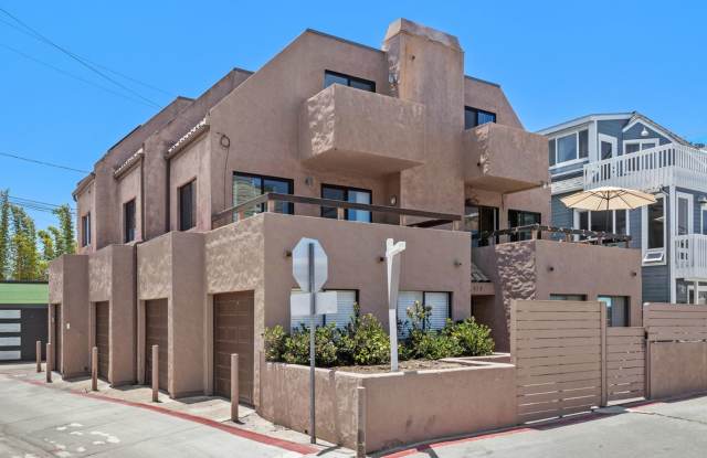 Mission Beach. 3 bedroom, 2.5 bath, 2 car garage, Gallery 2