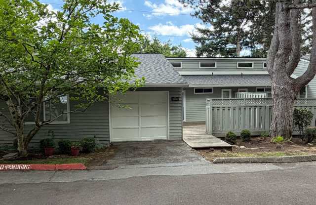 Charming Condo Located in the Highly Desirable Mountain Park Neighborhood of Lake Oswego. photos photos Charming Condo Located in the Highly Desirable Mountain Park Neighborhood of Lake Oswego. photos photos