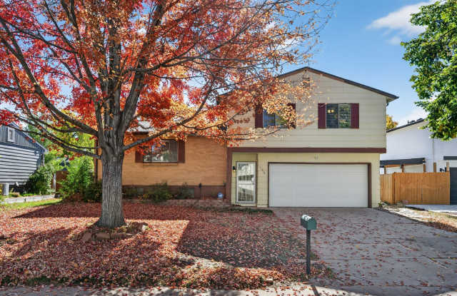 For Rent: Charming 4-Bedroom Tri-Level in Cherry Creek School District! - 11876 East Carolina Place, Aurora, CO 80012