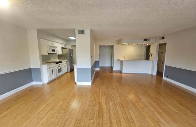 Large 2 bedroom, Prime Glendale location!! Gallery 2
