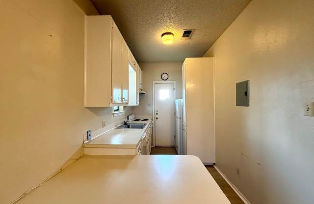 4401 Speedway- Free Cable and Internet-Available for August! Gallery 3