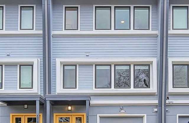 Available April 10th. Great 3 BR/3.5 BA Townhouse in Park Circle! photos photos