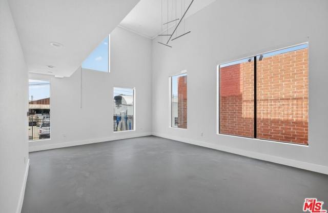 2412 Eads St unit: 2 photos photos