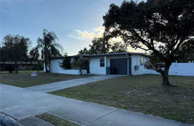 910 SW Airoso Blvd photos photos