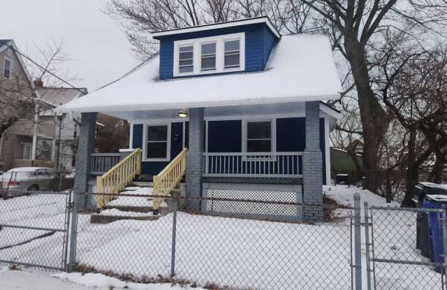 Charming 3-Bedroom Property in Prime Location - 1140 East 144th Street, Cleveland, OH 44110