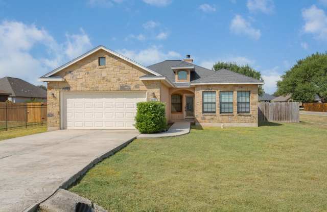 Beautiful custom home ready for asap move in; located in Selma, Texas. - 15521 York Lane, Selma, TX 78154