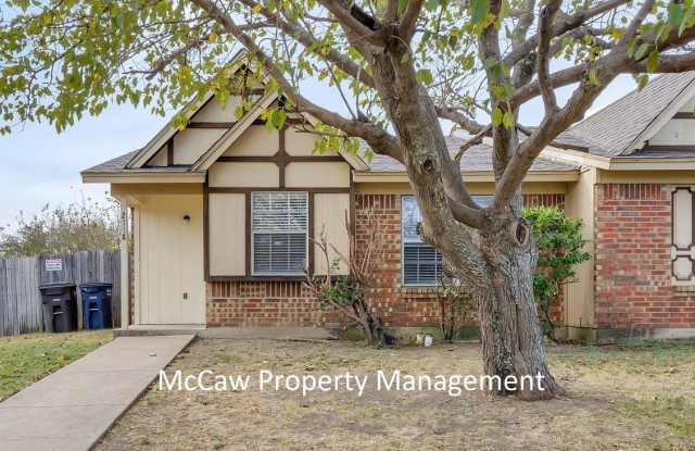 Fort Worth 2/1 Duplex close to TCC South! - 2718 Rustic Forest Road, Fort Worth, TX 76140