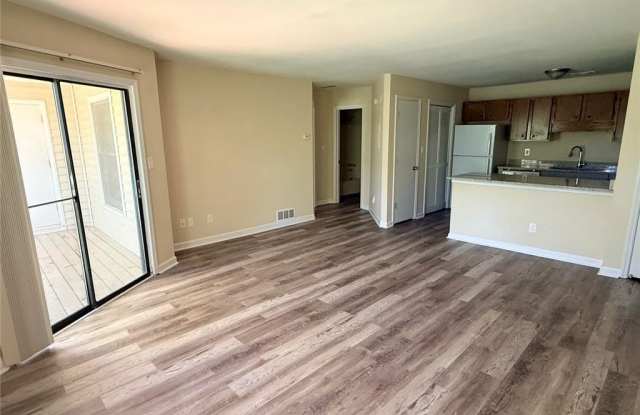 1580 Oakpointe Drive SW Gallery 2