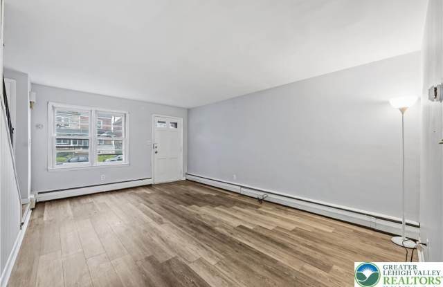 810 S 10th Street Gallery 4