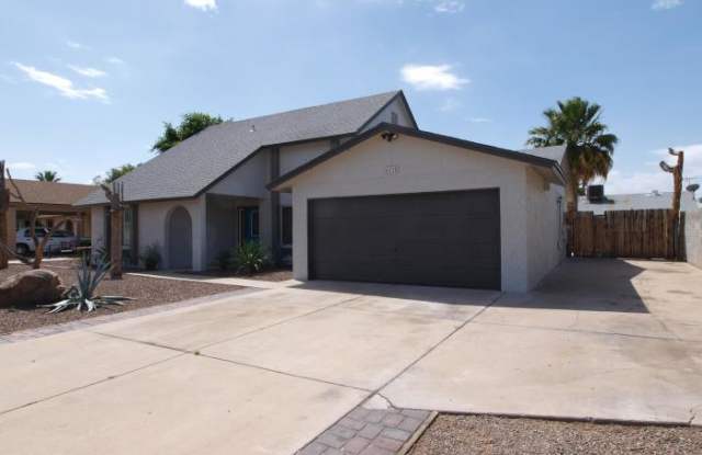 6325 W. Sunnyslope Lane Gallery 3