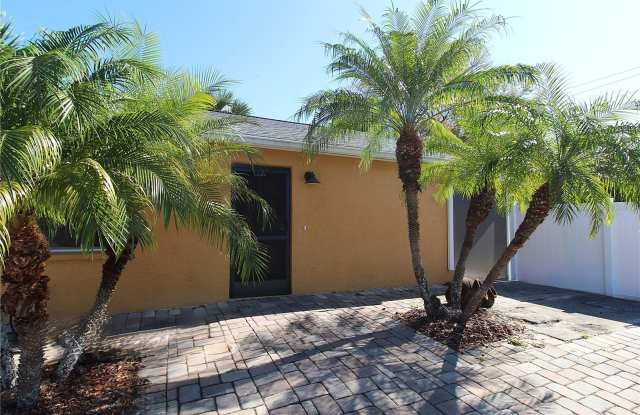 869 HAND AVENUE photos photos