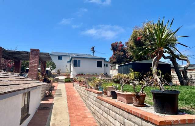 Charming 2 Bed / 2 Bath Coastal Retreat with Ocean Views in Ocean Beach photos photos
