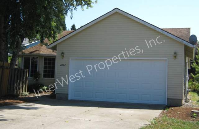 *1/2 OFF 1ST MONTH'S RENT PROMO* Ranch Style 3 Bedroom Gresham Home with 2 Car Garage, Gas Fireplace,  Yard! photos photos