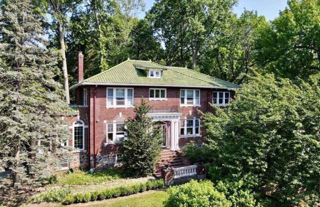 155 Paulin Boulevard photos photos