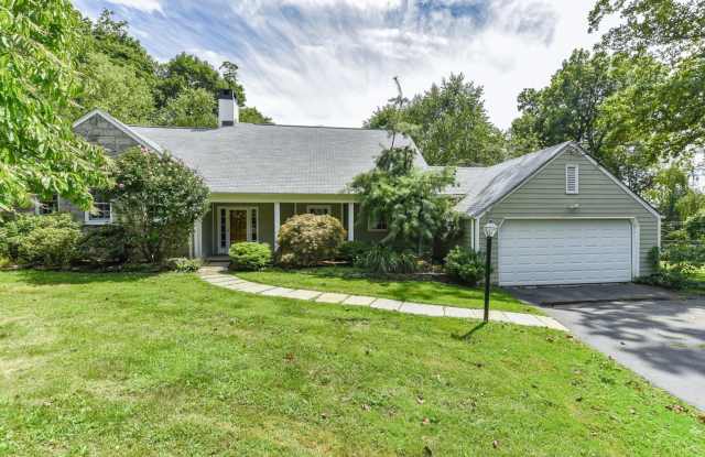 Beautiful 4BD 4BA ranch home in Scarsdale! photos photos