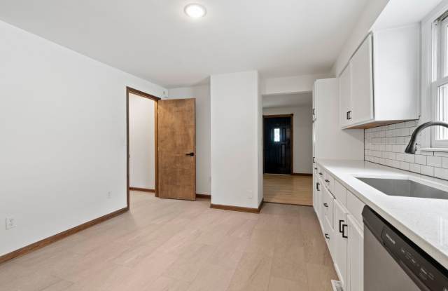 Beautifully RENOVATED 2-bedroom in Bethel Park, READY FOR MOVE-IN! Gallery 4