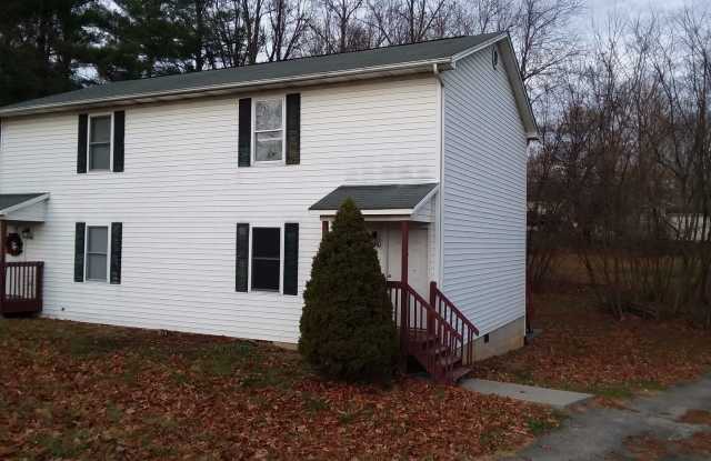 Christiansburg, 3 BR / 2.5 BA Available Now. photos photos