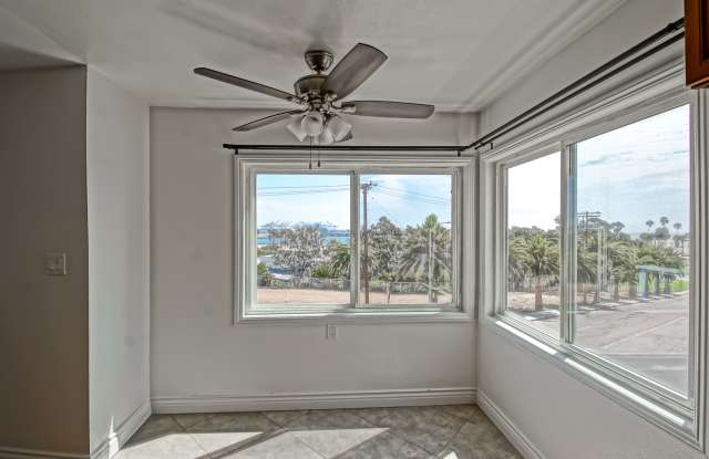 Spacious Three Bedroom Three Bathroom Two-Story Apartment With Private Pool Access And Balcony With Pool View. Gallery 4