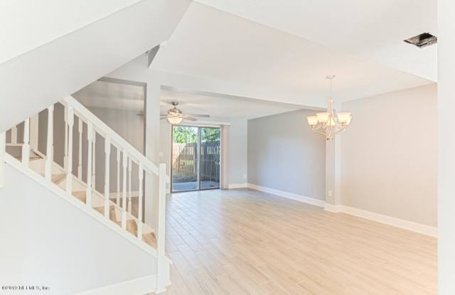 7137 PRESTWICK CIR N Gallery 3