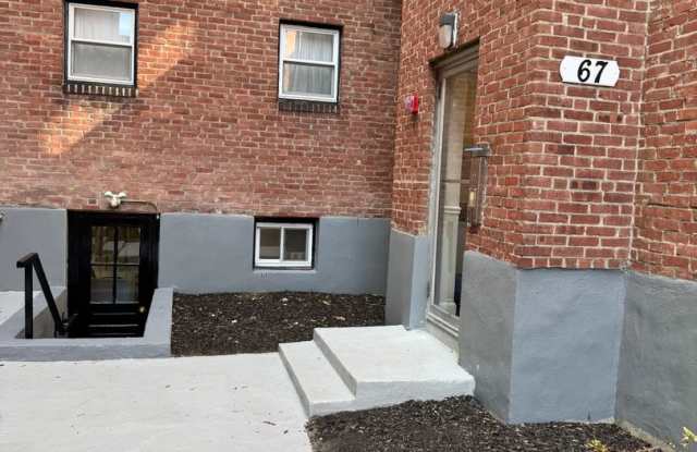 Great 2 Bed 1 Bath Steps to the Green Line Gallery 3