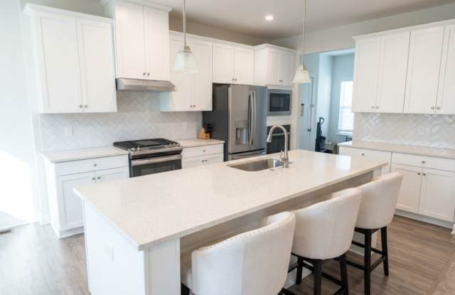 6828 Woodridge Road Gallery 3