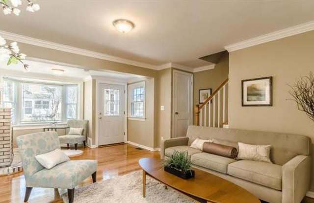 719 Faraday Pl NE Gallery 2