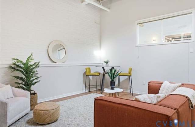 1716 Summit Ave Gallery 3