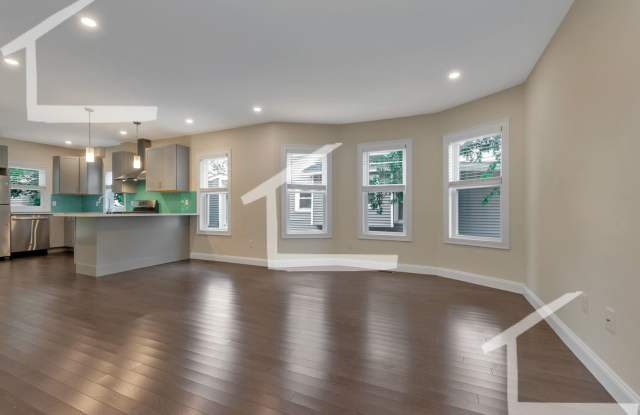 Huge 5 bed in Medford Gallery 3