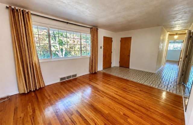 10056 Briarwood Drive Gallery 3