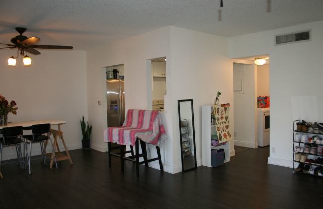 Pretty, Huge, Updated Townhome photos photos