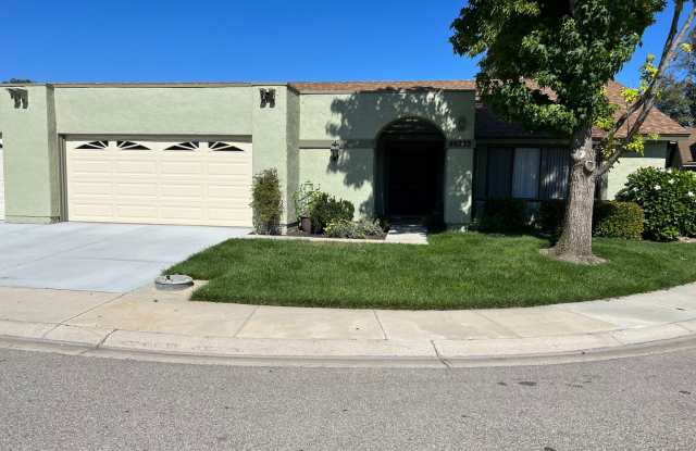 La Jolla with an enclosed Patio - 40223 Village 40, Camarillo, CA 93012