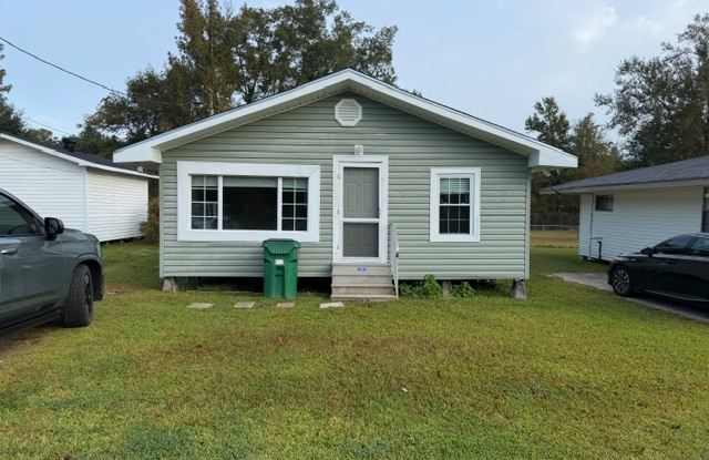 570 Dewey Road - 570 Dewey Road, Moss Bluff, LA 70611