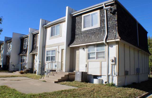 $500 Fall Move in Special - Spacious Townhome! photos photos