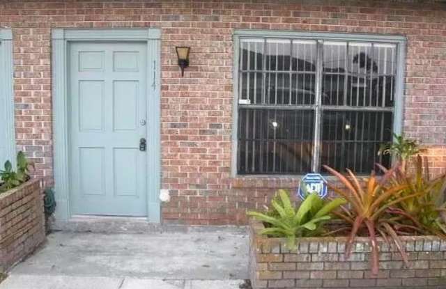 1300 Arlington Lane Northeast - 1 Gallery 3