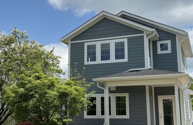 910 N Maple Street photos photos