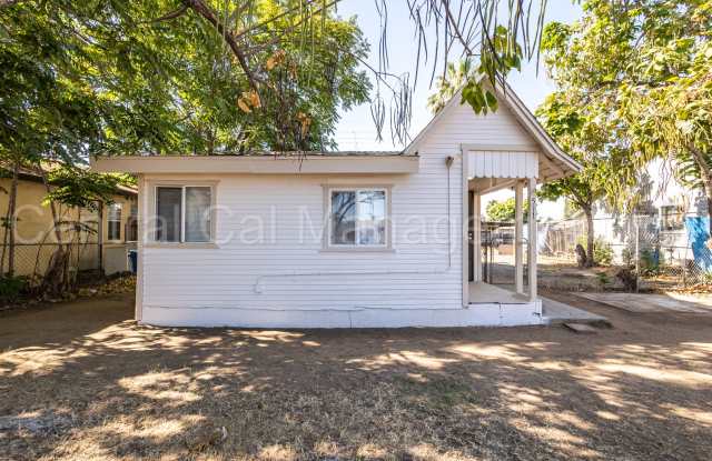 2 Bedroom/1 Bath Home - $1450 Per Month! photos photos