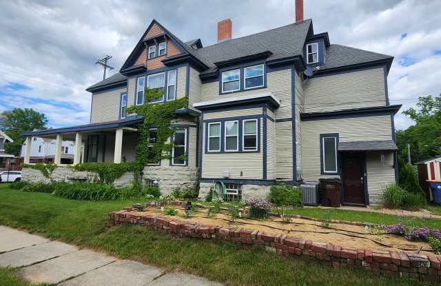 1302 Wealthy Street Southeast photos photos