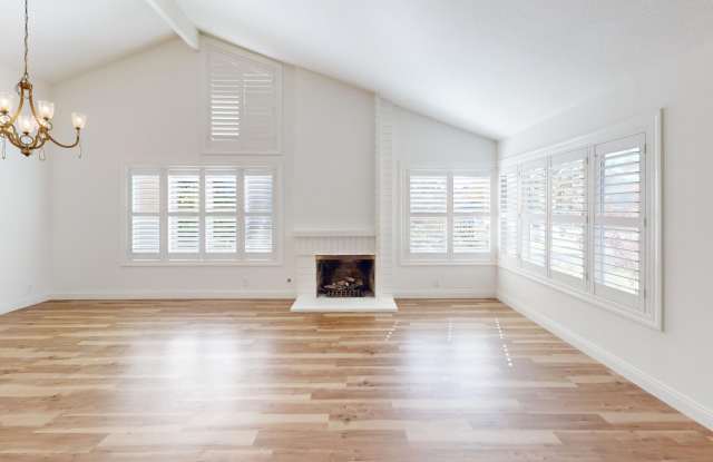 Single Level Stunner Near Dana High! Gallery 3