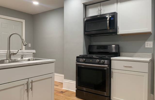 Amazing 4 Bedroom 2 Bathroom Home in Minneapolis! - 2959 North Bryant Avenue, Minneapolis, MN 55411