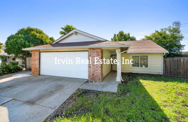 3 Bedrom and 2  bath Single story homein a cl-de-sac photos photos