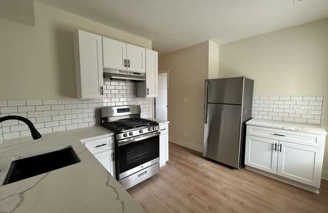 7418 North Ashland BoulevardApt 1 Gallery 1