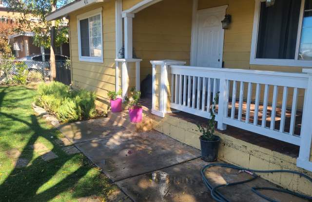 **2 Bdrms 1 Bath Detached Duplex in Hemet, CA** - 410 North Buena Vista Street, Hemet, CA 92543