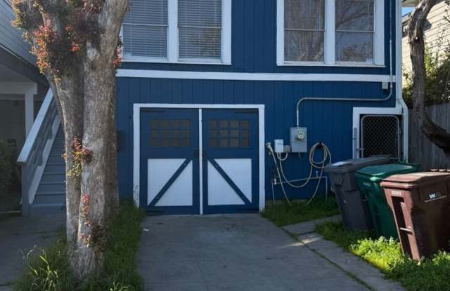 Cozy 2+bdrm/1 bath home w/a huge basement, washer/dryer,  off street pkg, space in the heart of Emeryville photos photos